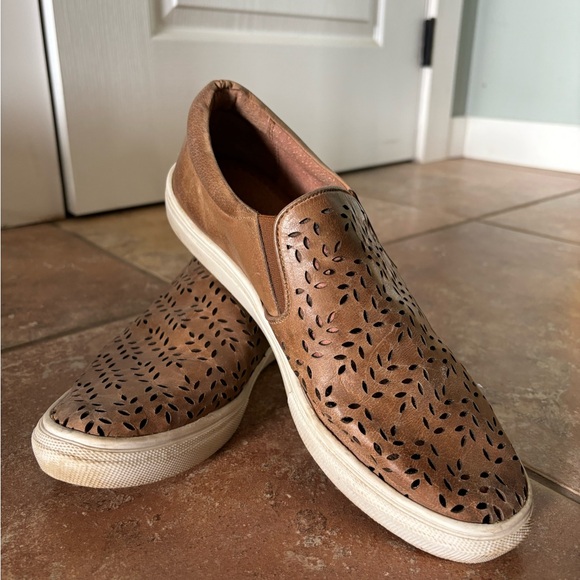 Women’s Roper Shoes - Picture 2 of 3